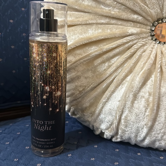 BATH & BODY WORKS SET. . . INTO THE NIGHT SCENT - Picture 3 of 6